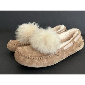 UGG Dakota Slippers Pom Pom House or Driving Shoe Fits Sz 7 Size 8 Never Worn